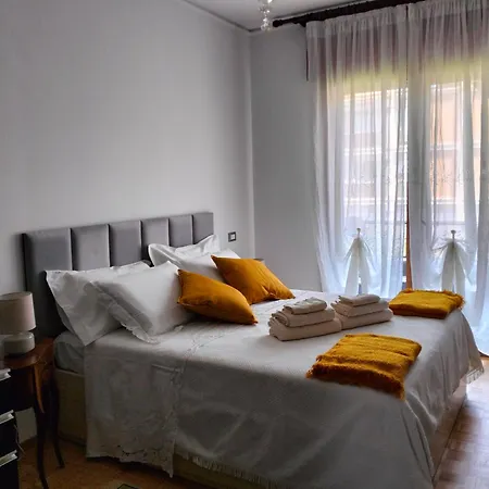Urbino Uno Venezia Apartment *